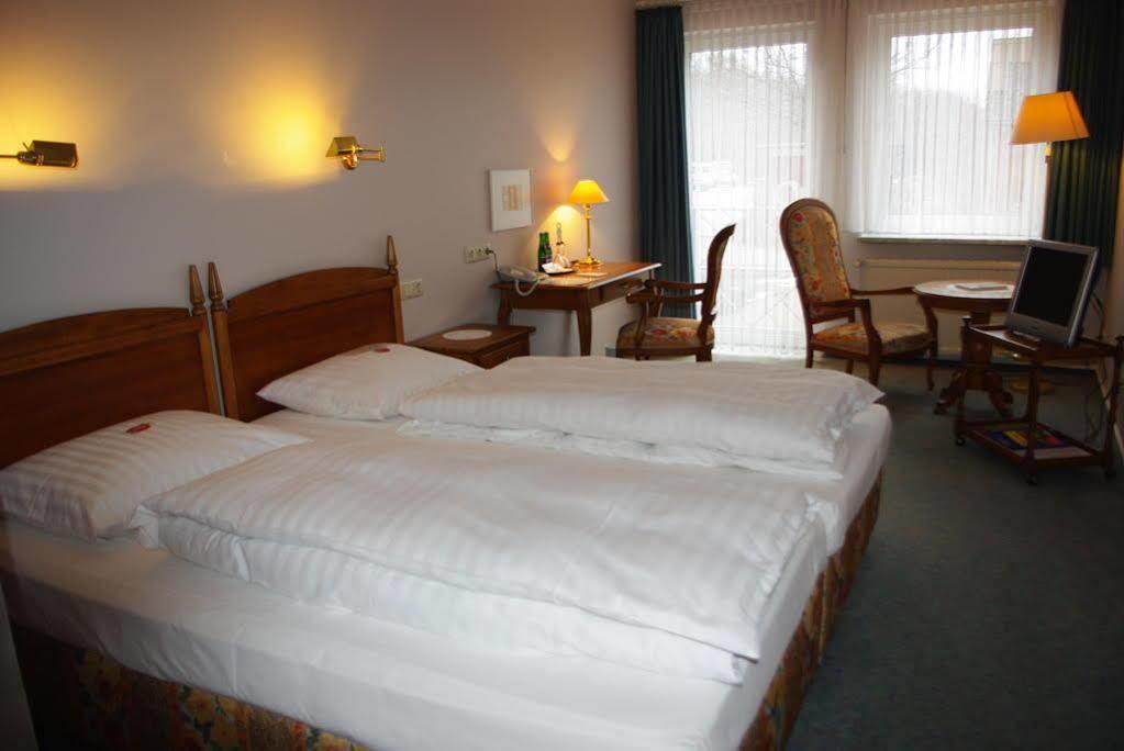 Kino-Hotel Meyer Harsefeld Exteriör bild